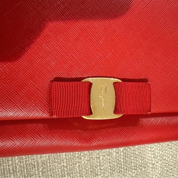 Salvatore Ferragamo Red Vera Bow Gold Chain Crossbody - Picture 9 of 10